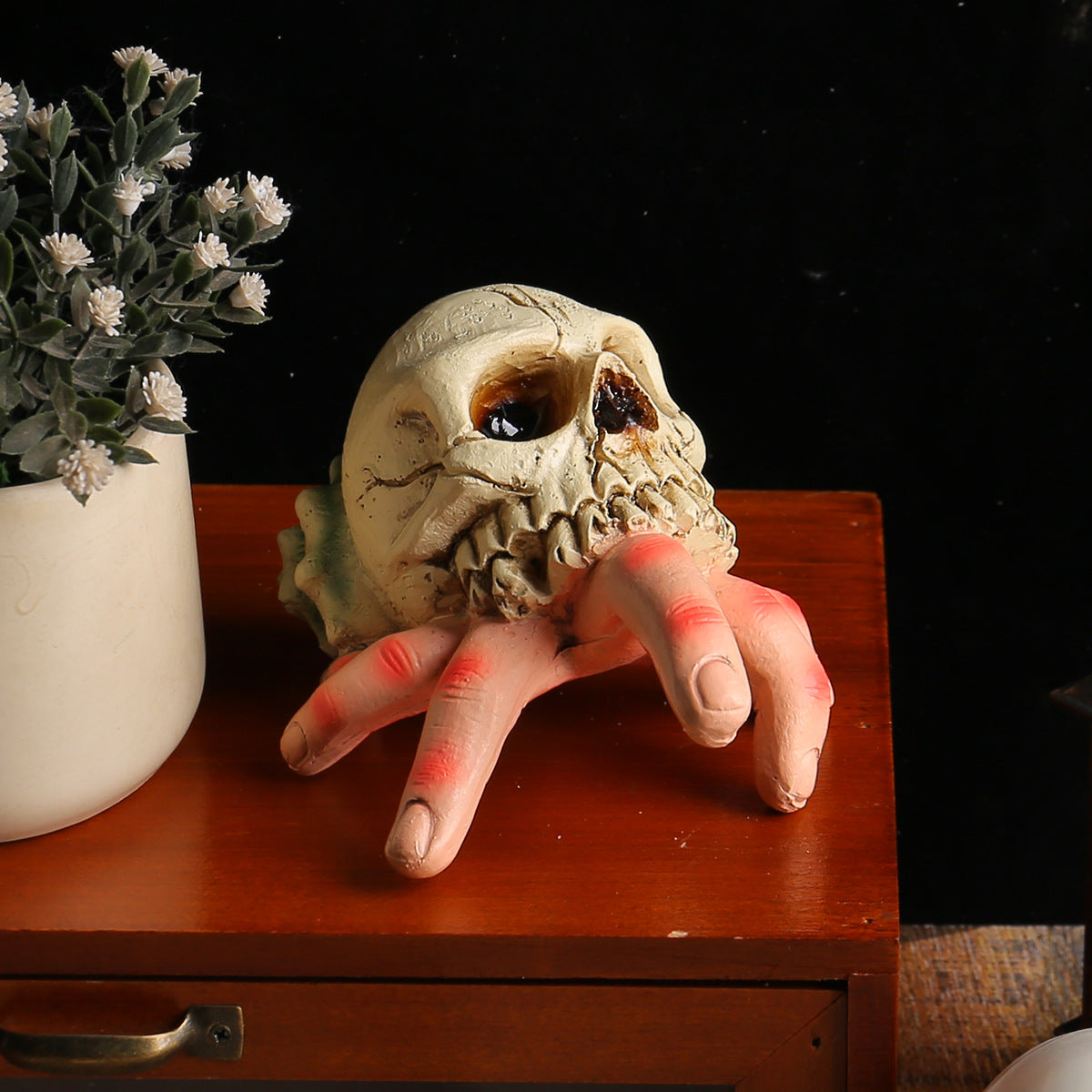 Halloween skull simulation hand horror courtyard resin ornament Ghost Festival skull conch ghost hand parody decoration